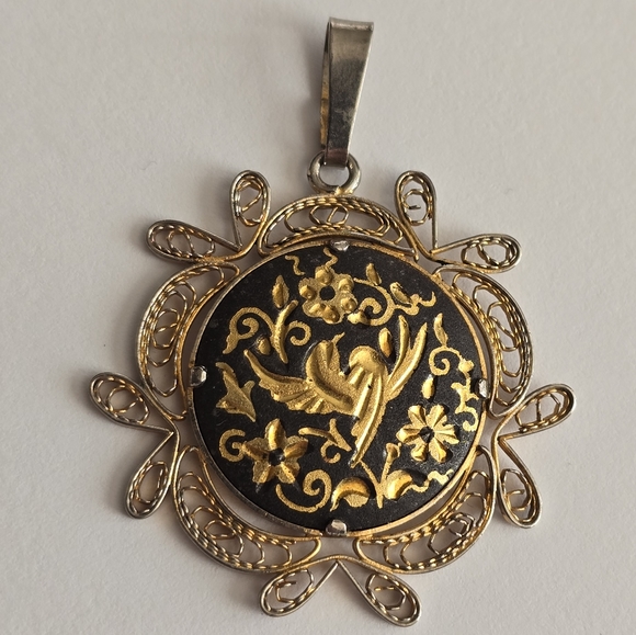 Relisted - Vintage Damascene pendant bird gold tone black - Picture 5 of 9